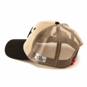 side vieuw of trucker hat with black visor and mesh back