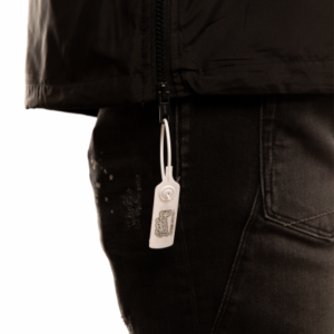 hang tag from great injuries pullover jacket in black